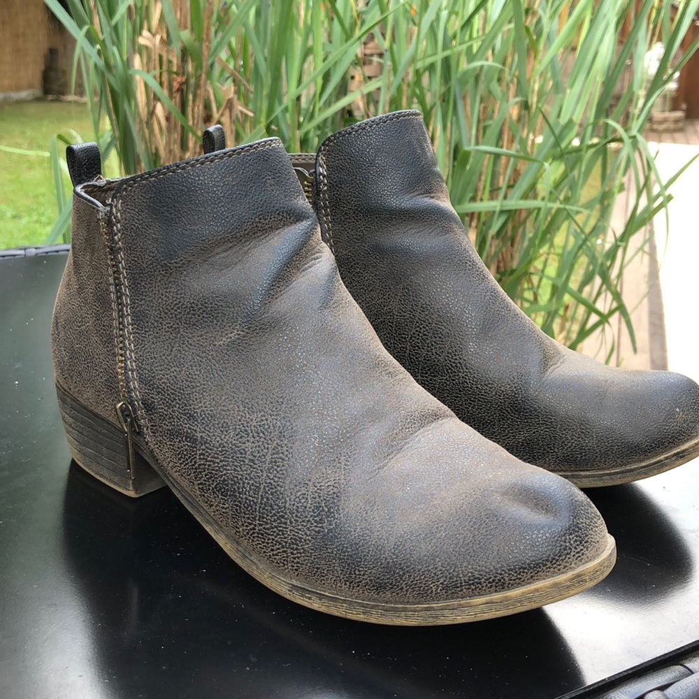 brown/gray/gold women’s ankle boots